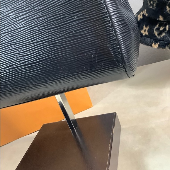 Louis Vuitton Authentic - Picture 12 of 15